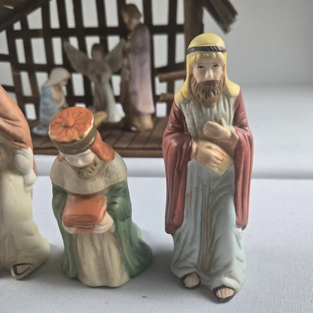 Vintage Nativity Set Wood Stable 11 Figures and Manger Creche Christmas w/ Box